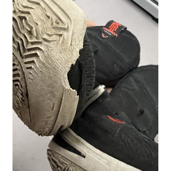 Nike Kyrie Irving 5 Low Dominoe Black White Chile Red Size 9.5 DJ6012-001 - Picture 8 of 11